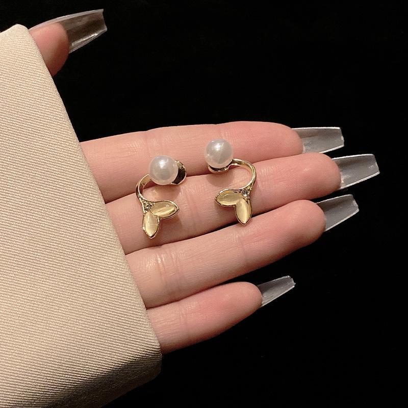 Pearl stud Korean style